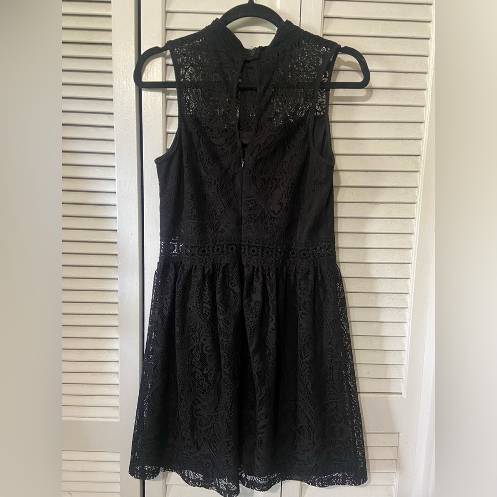 🕷️ Socialite black lace sleeveless skater dress women’s size medium 🕷️